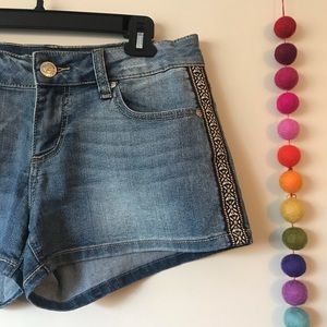 Seven7 jean shorts W/ embroidered ribbon side 29